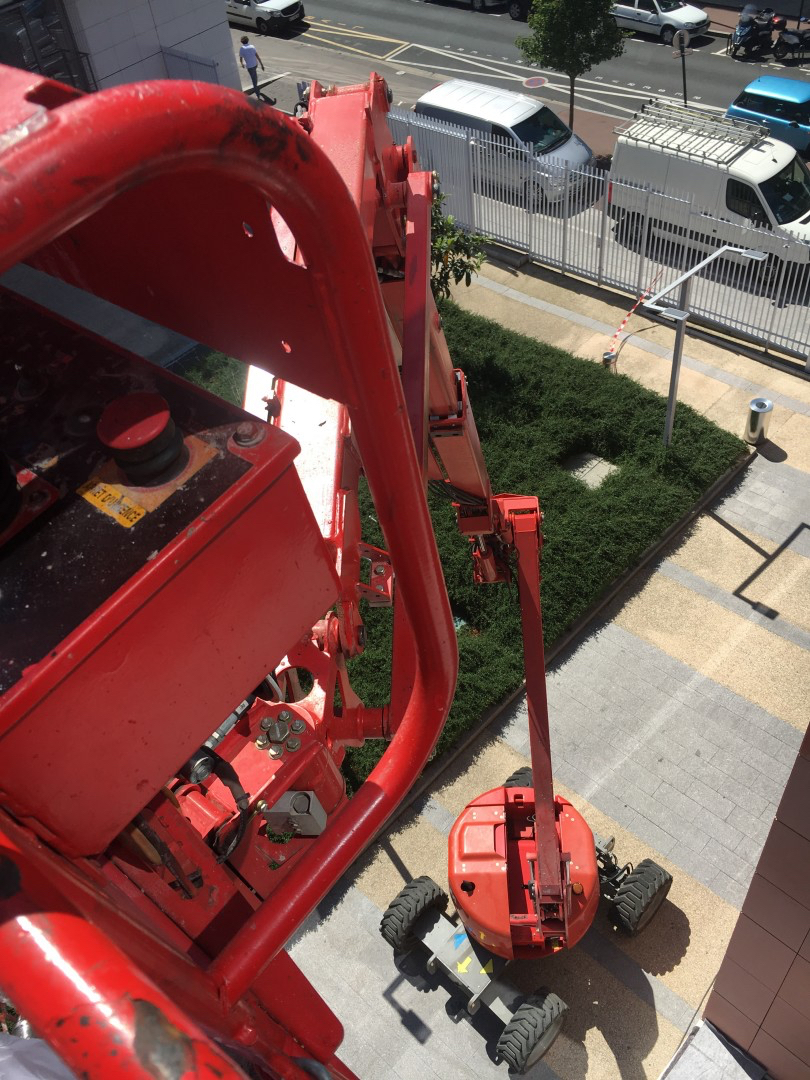 pose-enseigne-lumineuse-nacelle-paris