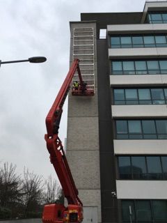 Pose enseigne region ile de france - Parie par nacelle 